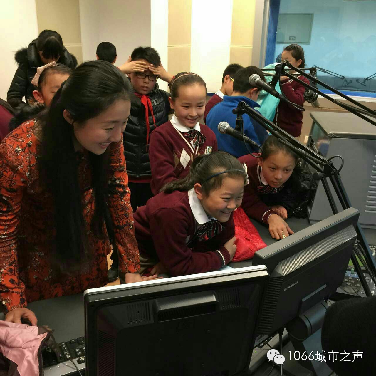 “好激動，好激動”！天天上學(xué)、放學(xué)都從廣播大廈經(jīng)過，今天終于進來了！