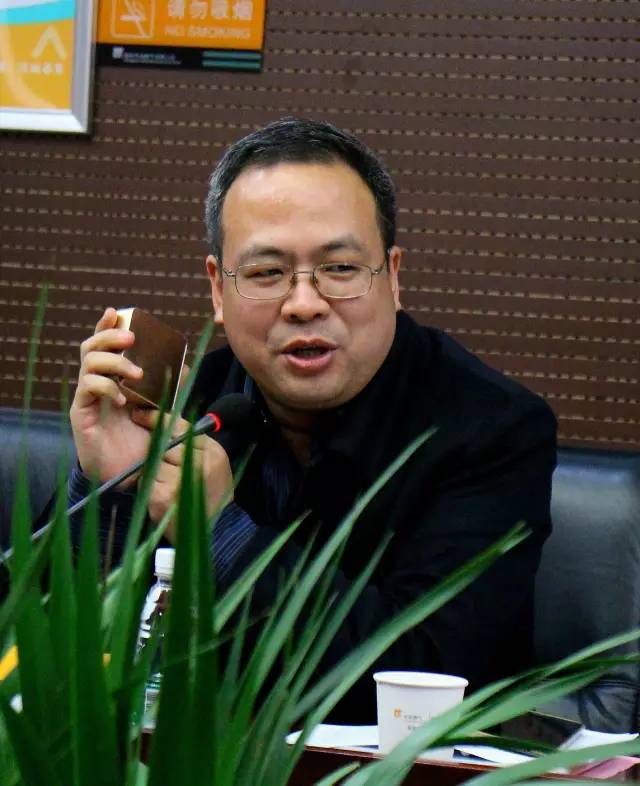 看看上面這位，就是我們1066最紅的男人——付總。