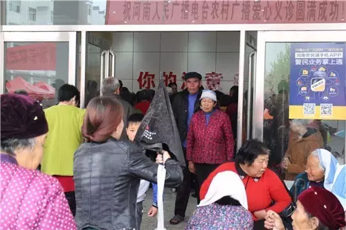 現(xiàn)場真是的人山人海，只能用太火爆三個字形容了！