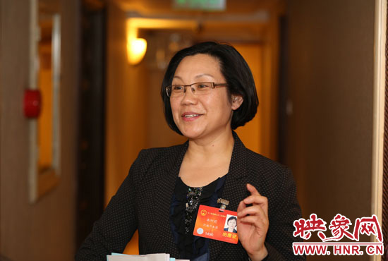 全國(guó)人大代表、商丘市實(shí)驗(yàn)小學(xué)校長(zhǎng)高阿莉做客映象網(wǎng)兩會(huì)微視。