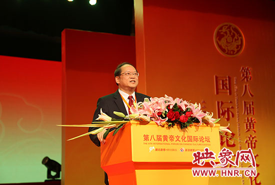 臺灣大學(xué)哲學(xué)系教授、美國耶魯大學(xué)哲學(xué)博士傅佩榮做演講