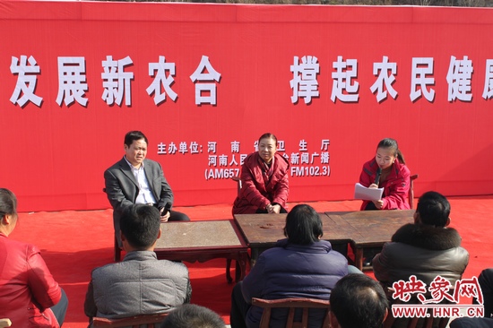 河南電臺(tái)新聞廣播《政府在線(xiàn)》主持人新迪介紹在網(wǎng)絡(luò)平臺(tái)上各位網(wǎng)友都提到了哪些有關(guān)新農(nóng)合的問(wèn)題