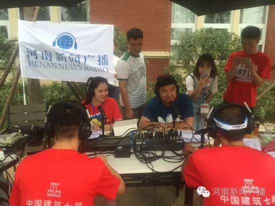 直播間被圍觀群眾包圍啦，是不是沒有看過我們的直播？