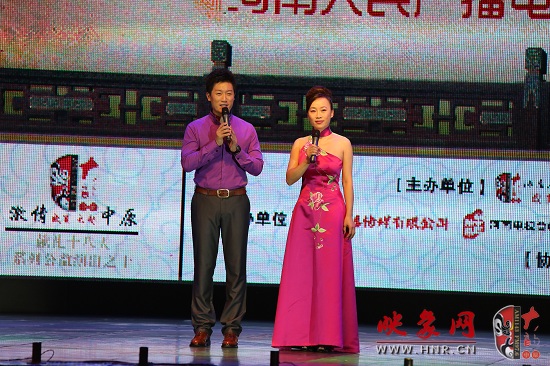 現(xiàn)場主持人池城、張彤
