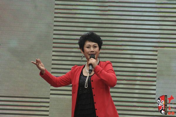 著名豫劇表演藝術(shù)家魏俊英現(xiàn)場演唱豫劇《紅菊》選段“十祝福”、《五世請纓》選段“先王爺封我是個長壽星”