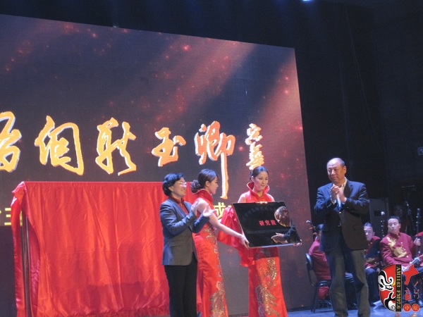 省委組織部副部長(zhǎng)、人力資源和社會(huì)保障廳廳長(zhǎng)楊盛道，省文化廳廳長(zhǎng)楊麗萍為玉卿戲曲音樂(lè)藝術(shù)研究院揭牌