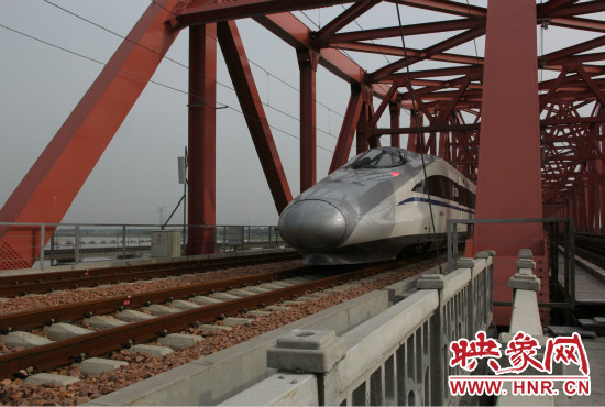 此趟列車(chē)為執(zhí)行鄭焦鐵路運(yùn)行試驗(yàn)任務(wù)的DJ55108次動(dòng)檢車(chē)。