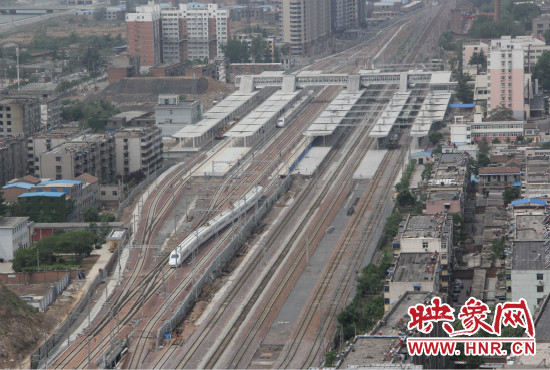 本次運(yùn)行試驗(yàn)由2列CRH2A型動(dòng)車(chē)組擔(dān)當(dāng)，計(jì)劃試驗(yàn)速度為每小時(shí)200公里。