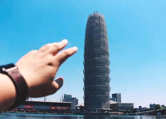 鄭州的新高度，鄭州會(huì)展賓館，高280米。