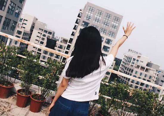 你問(wèn)我要去向何方，我指向天空的方向。