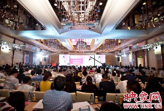 5月28日，一場(chǎng)河南企業(yè)家的盛會(huì)在鄭州舉辦，群象島2015夏季峰會(huì)以?shī)^斗者為本致敬奮斗者。