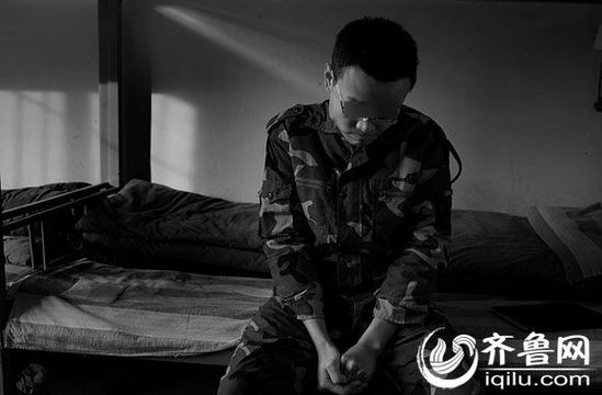 　因癡迷于賭博，研究生方光被學(xué)校開除。方光在濟南一戒網(wǎng)學(xué)校接受教育