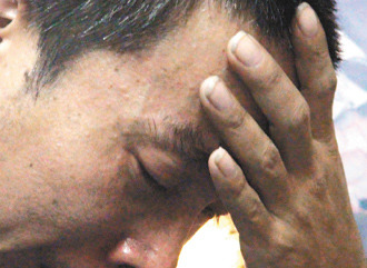 10歲方姓男童遭割喉殺害，父親淚流不止說，小兒子走了，他不知道該如何活下去。 臺灣《聯(lián)合報》