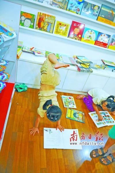 　由于有的孩子自控力差，造成圖書損壞。 南方日?qǐng)?bào)記者 王云攝