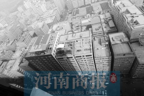 鳥(niǎo)瞰鄭州某城中村，密密麻麻全是樓 記者 鄧萬(wàn)里/攝