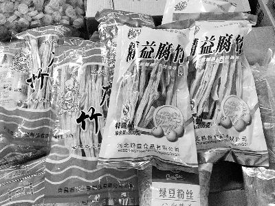 內(nèi)黃腐竹含吊白塊被曝光后，市場上內(nèi)黃產(chǎn)腐竹難覓蹤跡。攤主所售產(chǎn)品大多出自河南許昌和河北保定