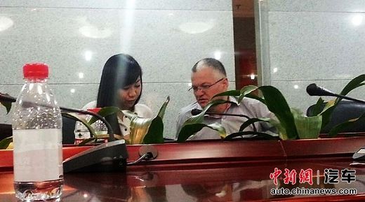 車主提供在維權(quán)過程中接觸德國(guó)技術(shù)人員的照片。