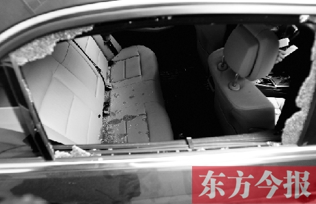 前日晚，鄭州市順河路一家屬院，一輛汽車被撬，物品被盜