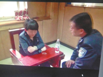 肇事司機(jī)李某歸案后，接受警方的訊問。