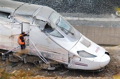 快速列車的車頭沒有受到太大損壞。