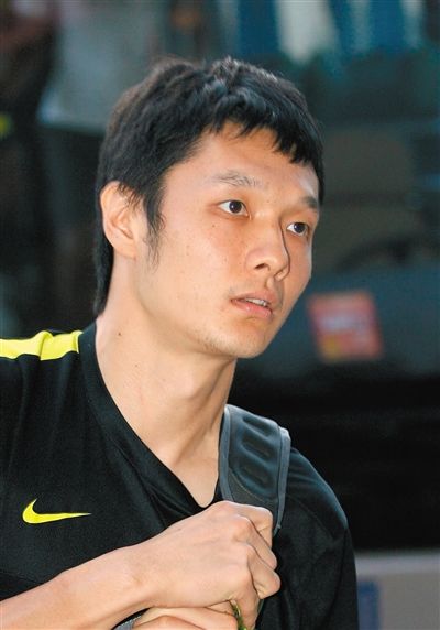 楊智 足球守門員,現(xiàn)效力于北京國安隊(duì),為國家隊(duì)守門員。