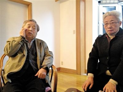前晚，年過(guò)七旬的劉光嘉及妻子向記者講述強(qiáng)拆經(jīng)過(guò)。