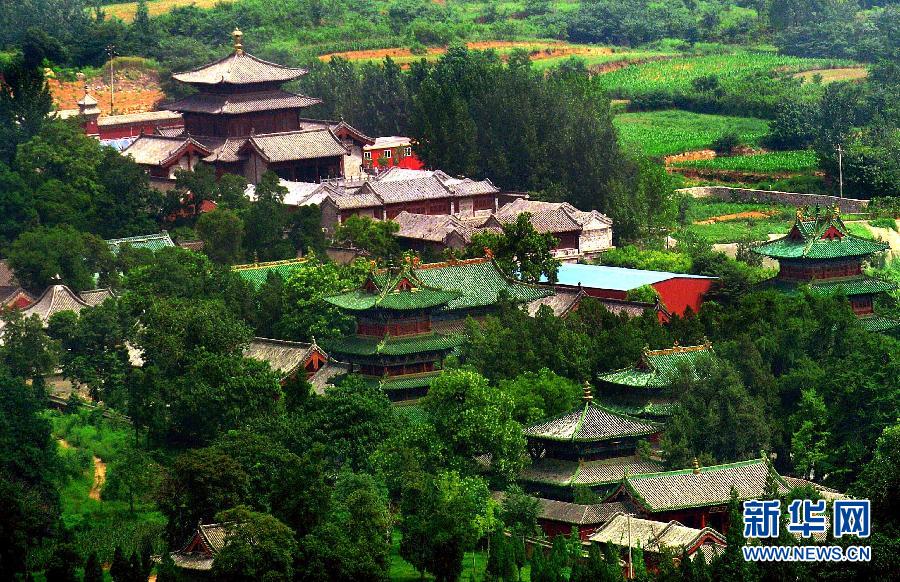 　從少林寺對(duì)面的山峰上俯瞰少林寺常住院的全貌(2012年8月4日攝)。