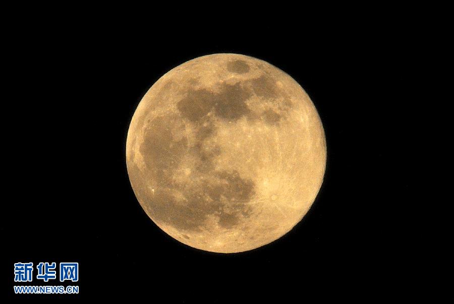 6月23日晚，云南省昆明市上空的圓月。