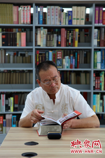 圖書館內(nèi)巨大的存書量，能讓鄭州市民盡情感受閱讀的快樂。
