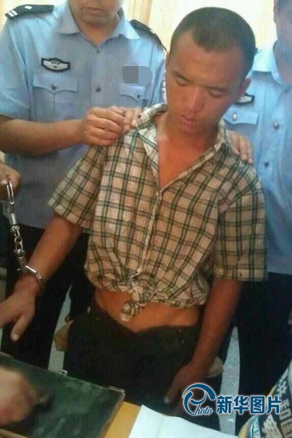 2013年8月20日午間，河南省安陽警方將“8.19公交搶劫案”嫌犯24歲的周江波緝拿歸案。圖片來