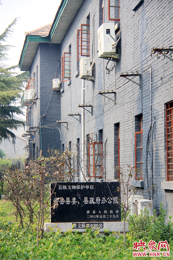 因為縣委大院‘陳舊老土’,政府大院的蘇式建筑于2006年被列為縣級文物保護(hù)單位。