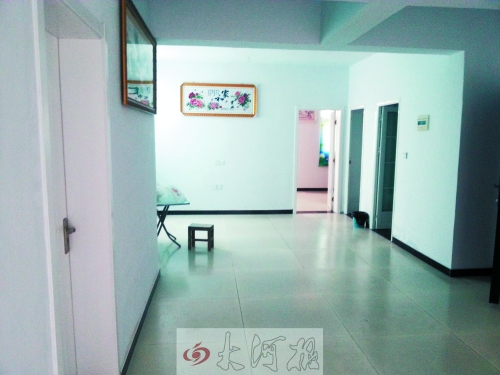 入住的居民說(shuō),這套廉租房面積超過(guò)100平方米。