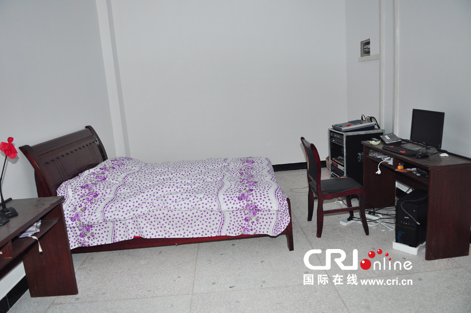 2013年10月21日，長(zhǎng)沙云蓋村欠債千萬(wàn)新建的豪華村部樓。