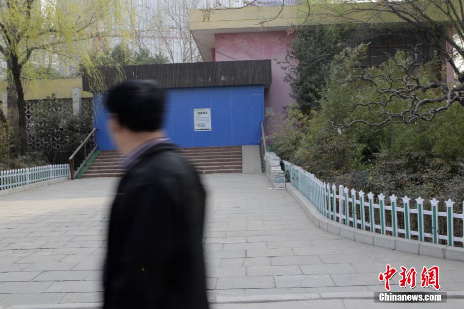 3月17日，河南鄭州動(dòng)物園，原經(jīng)批準(zhǔn)用于大熊貓飼養(yǎng)的場(chǎng)館已經(jīng)關(guān)門(mén)。