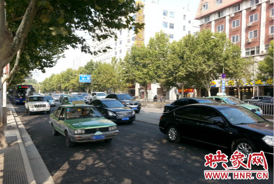 “無車日”仍有許多私家車主選擇開車上路。