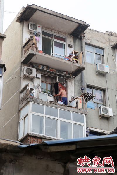 據(jù)了解，該棟房屋建造于1986年，距今已經(jīng)30年。