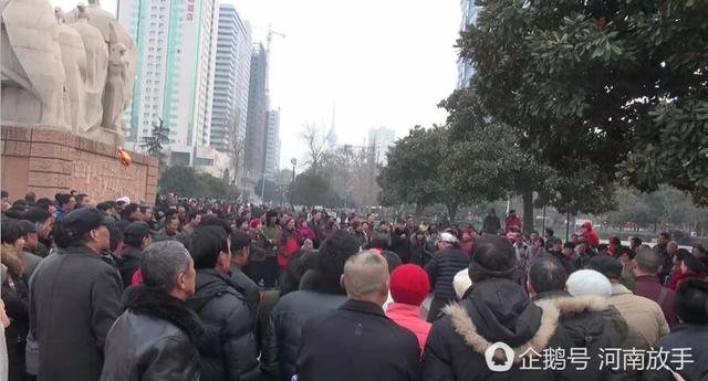 洛陽大叔扮豬八戒 一個(gè)動作令人臉紅