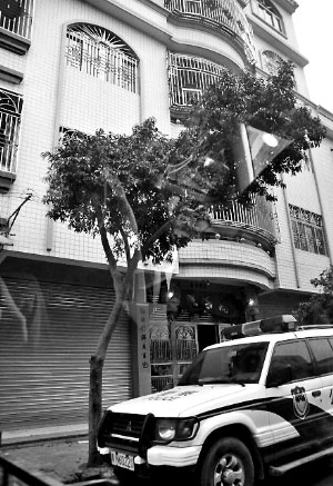 已經(jīng)被免職的陸豐“房爺”違規(guī)私用警車。