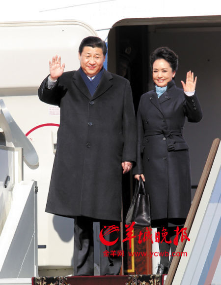 國家主席習近平首次出訪俄羅斯，夫人彭麗媛陪同。