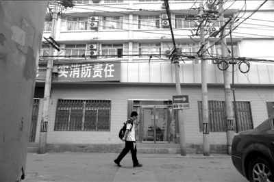 北京工商學院注冊地址西城區(qū)大醬坊胡同3號院，已經(jīng)是其他單位的辦公地點。　　京華時報記者潘之望攝