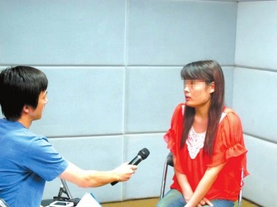 醫(yī)藥代表王慧在接受媒體采訪。記者 袁國禮/攝