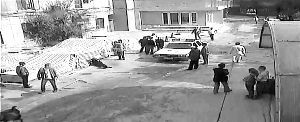 警車視而不見。（視頻截圖）