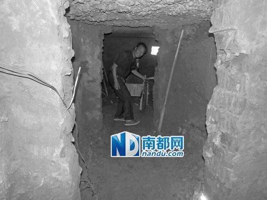 昨日，工人在地宮內(nèi)。CFP圖片