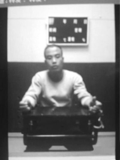 案發(fā)后,當?shù)卮迕駛儑^現(xiàn)場。網(wǎng)絡(luò)截圖