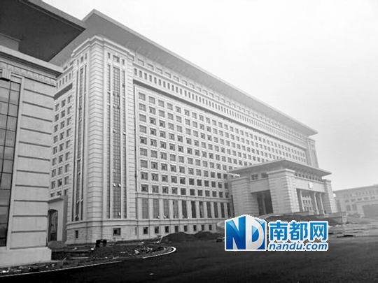 圖片顯示，湖南攸縣新建的發(fā)展中心樓群氣派，廣場龐大。 圖片來源：天涯論壇