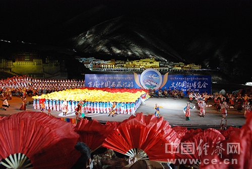 中國(guó)西藏旅游文化節(jié)開幕式表演。