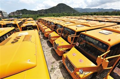 8月28日，浙江溫嶺，擱置農(nóng)村近1年的校車。