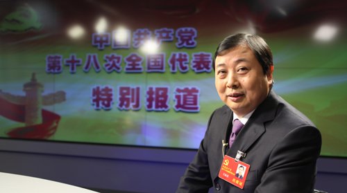十八大代表，江蘇省江陰市華西村黨委書(shū)記、華西集團(tuán)董事長(zhǎng)吳協(xié)恩
