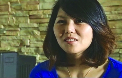 靳冰發(fā)現(xiàn)自己和杜家女兒長得很像。