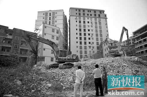 在無數(shù)次專項行動和強(qiáng)拆風(fēng)暴的背后，是衍生出的各色潛規(guī)則。